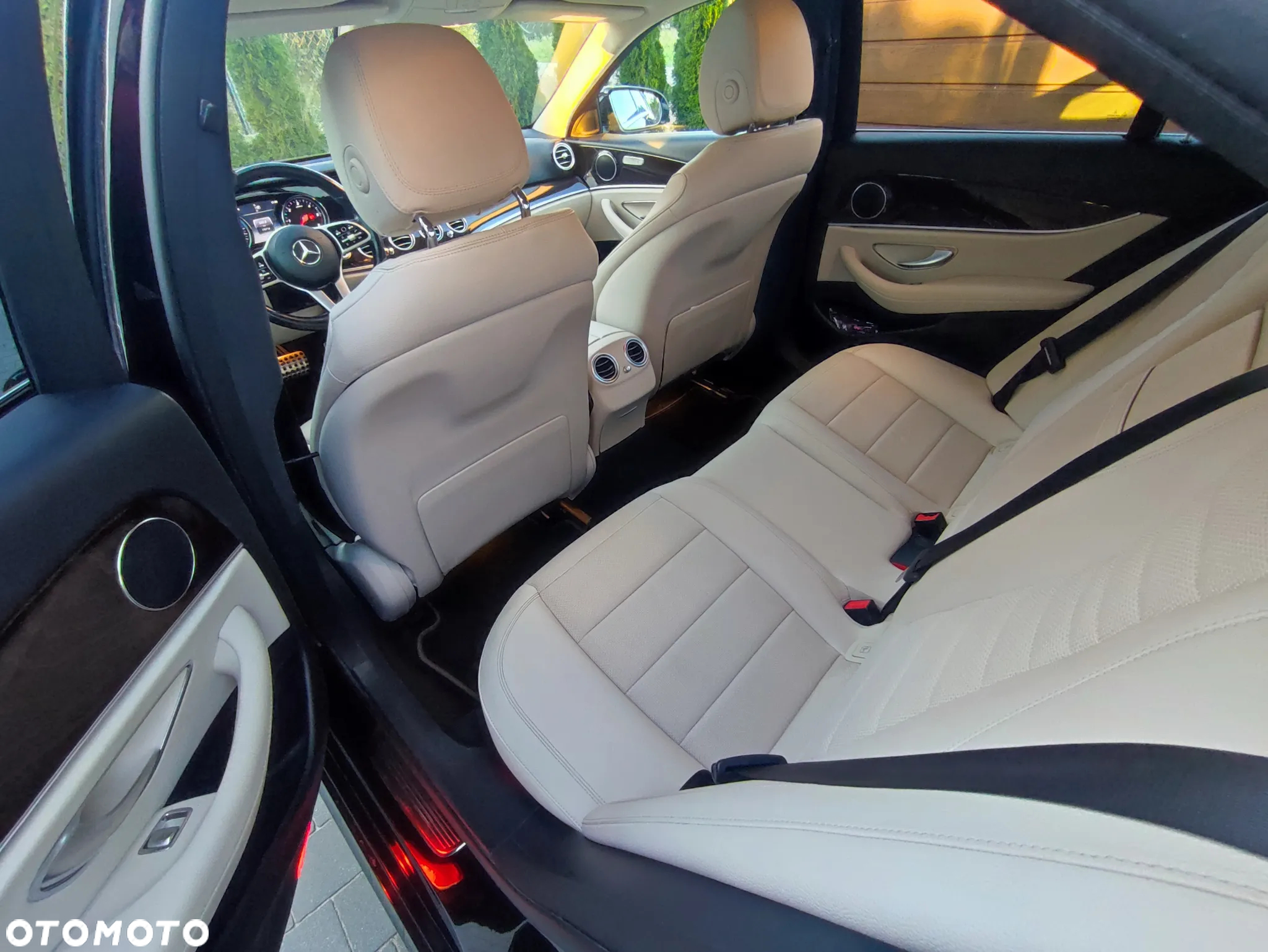 Mercedes-Benz Klasa E 220 d 4-Matic Business Edition 9G-TRONIC - 28