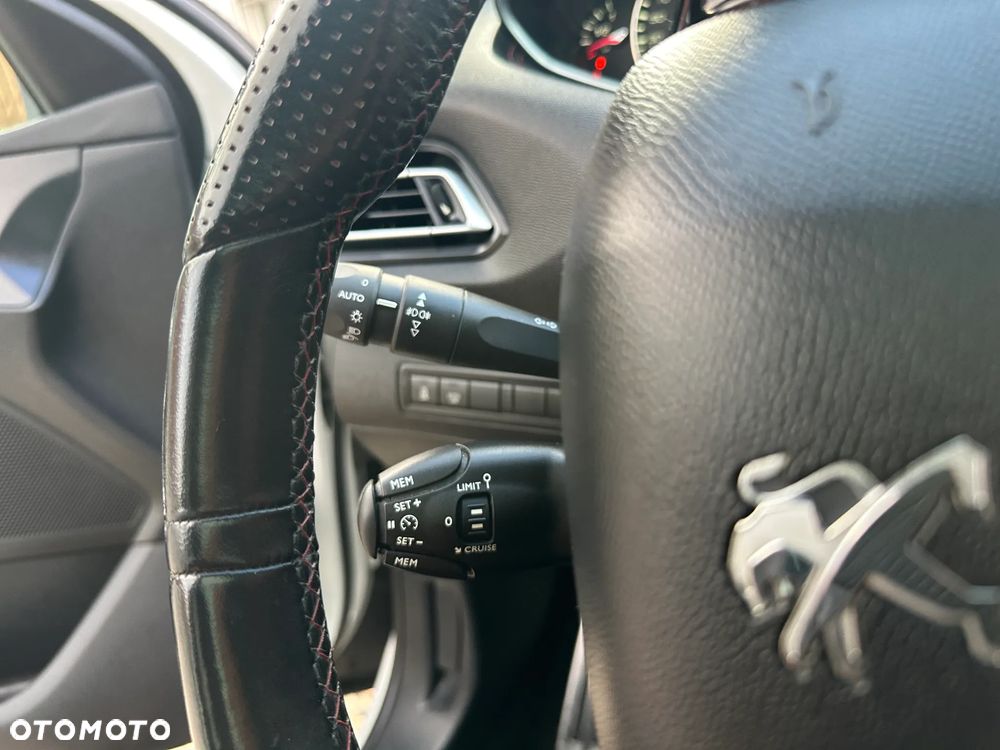 Peugeot 308 1.2 PureTech GPF GT Pack S&S - 32