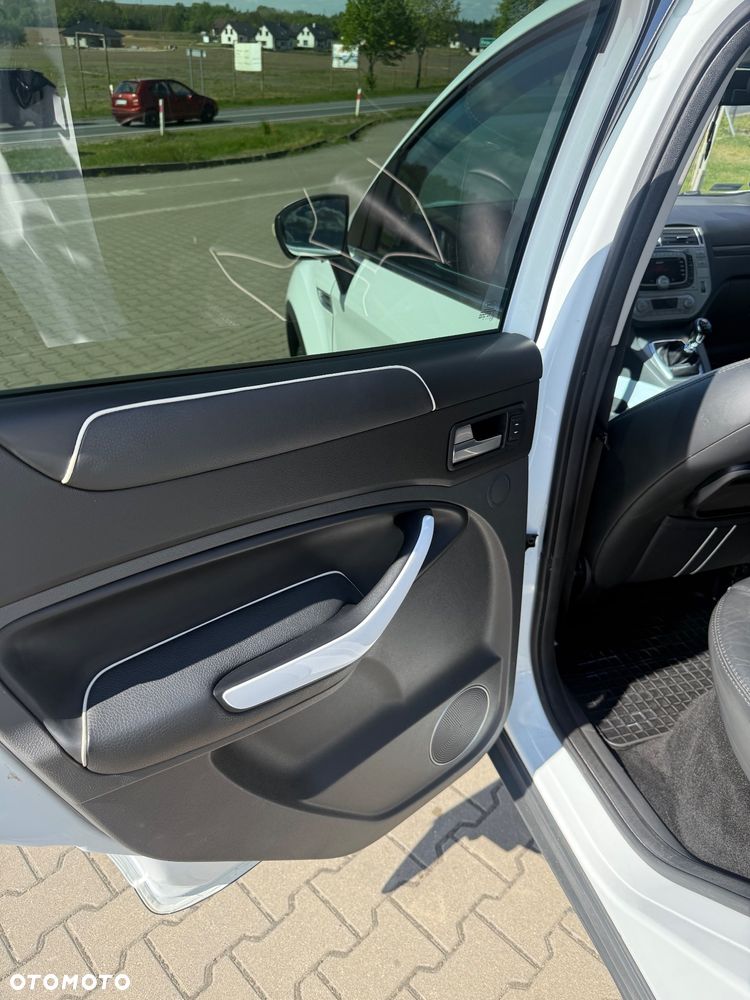 Ford Kuga 2.0 TDCi 4x4 Titanium - 12