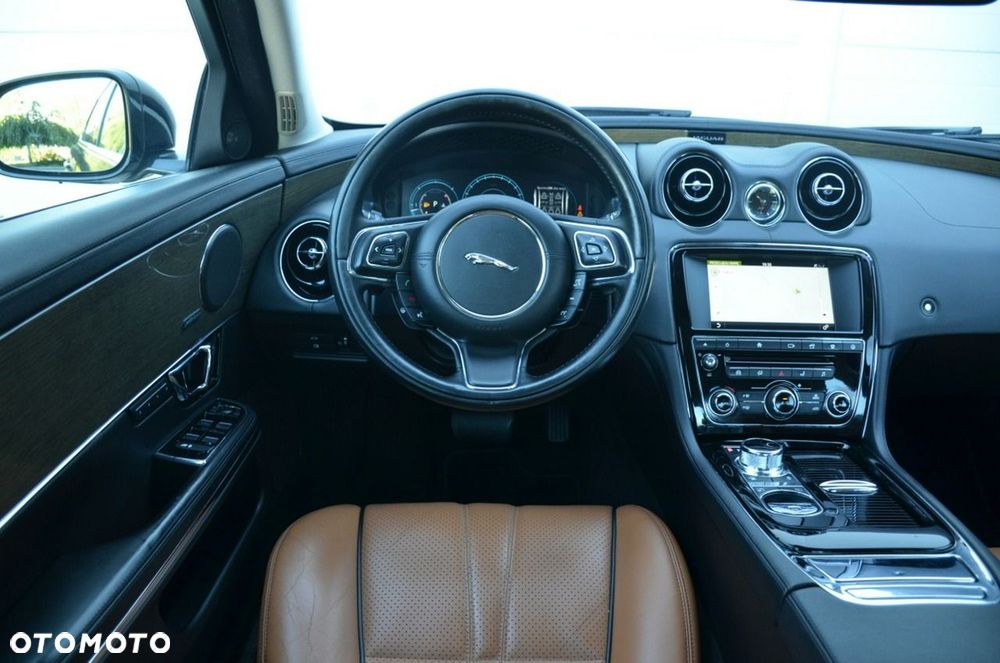 Jaguar XJ - 40