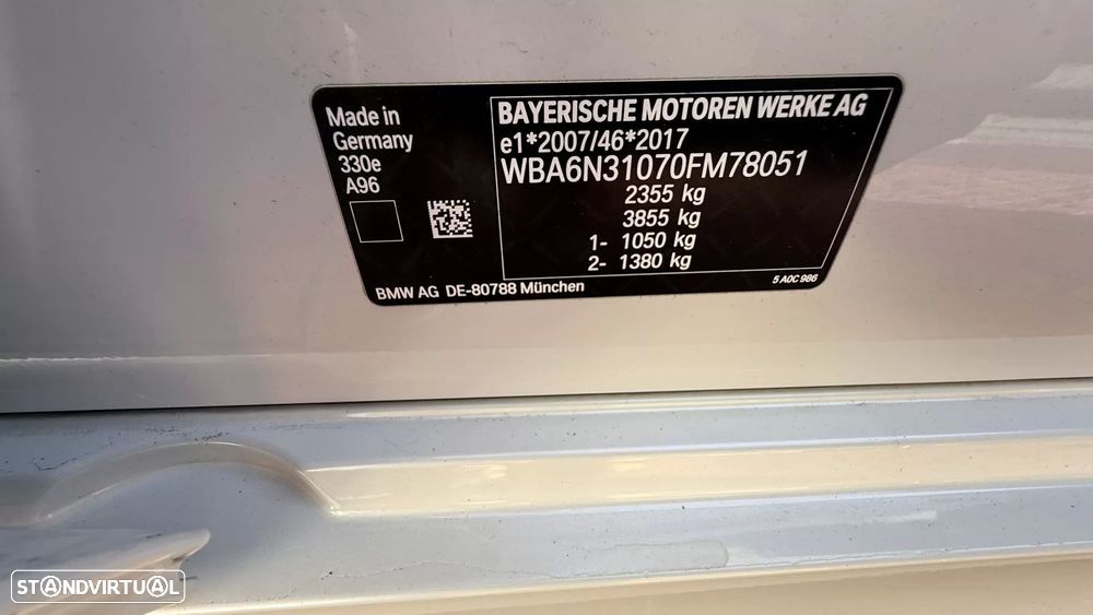 BMW 330 e Pack Desportivo M Auto - 29