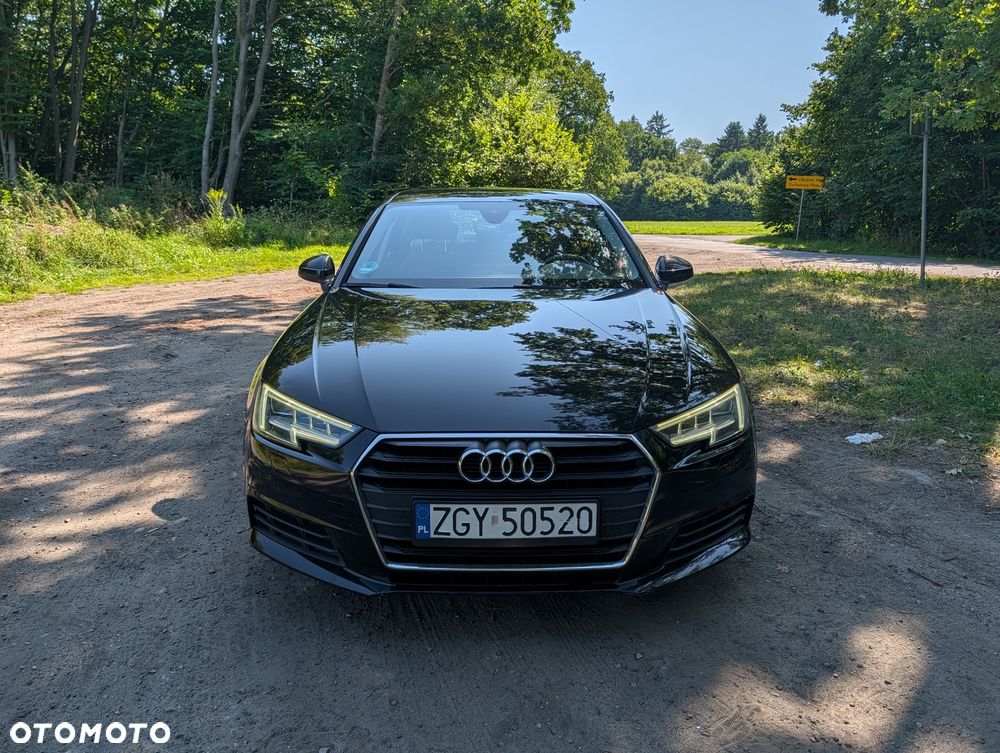 Audi A4 Limousine - 1