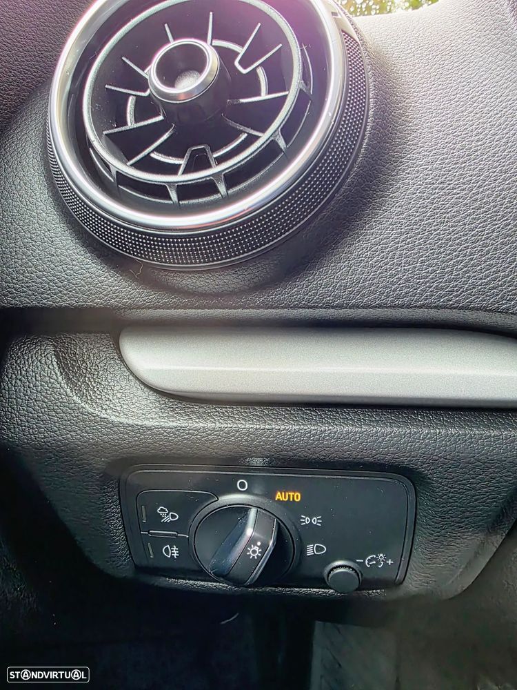Audi A3 Sportback 2.0 TDI Design - 32
