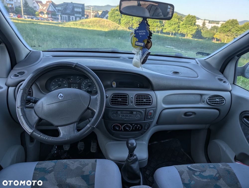 Renault Scenic 1.9 dCi EXpression - 9