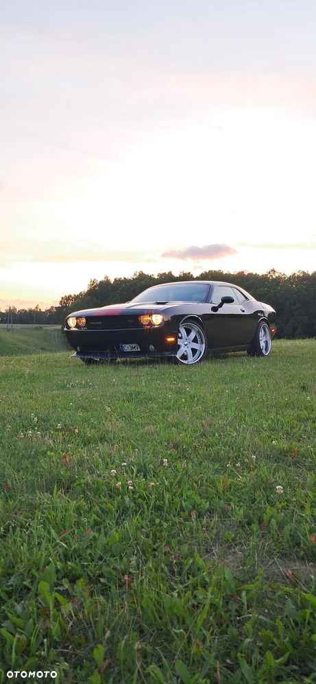 Dodge Challenger - 1