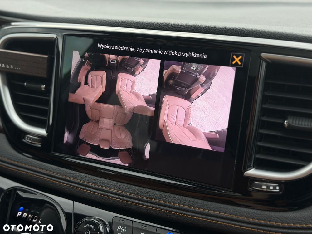 Chrysler Pacifica - 28