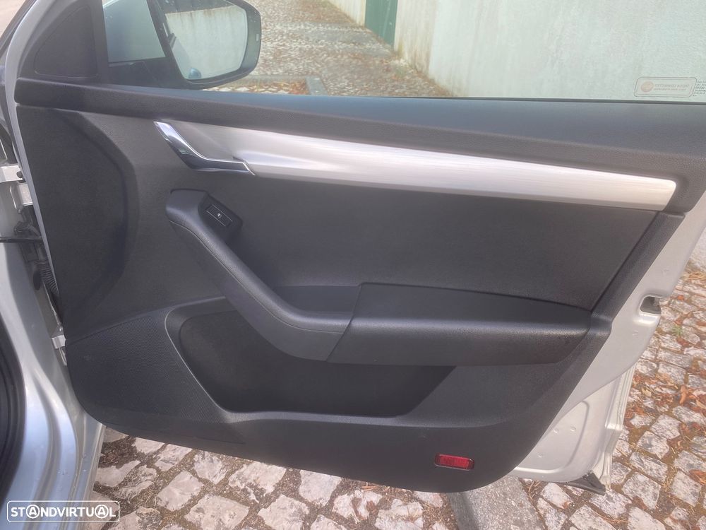 Skoda Octavia 1.6 TDI DSG Ambition - 17