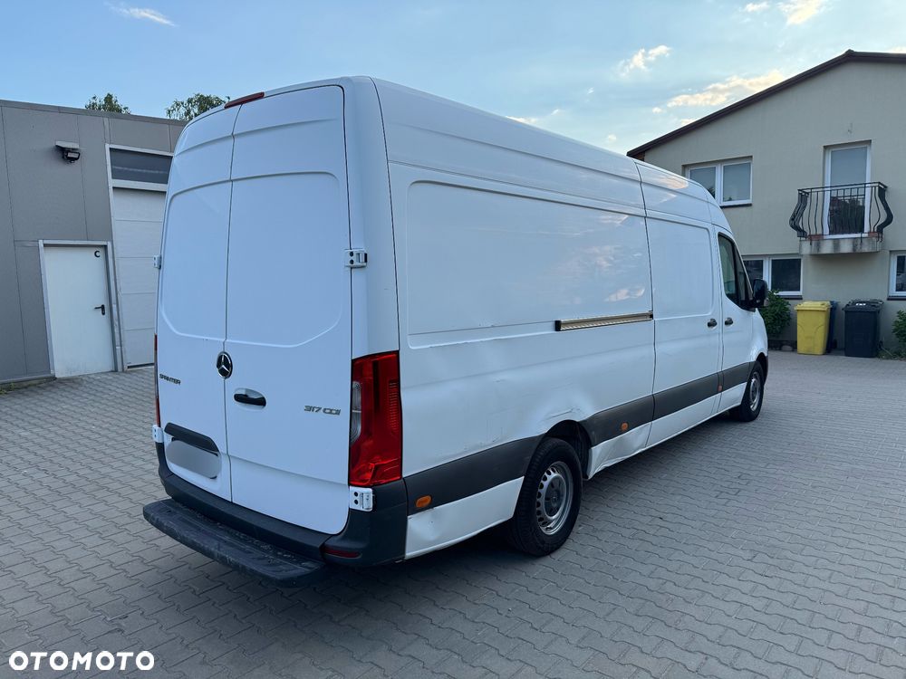 Mercedes-Benz Sprinter - 4