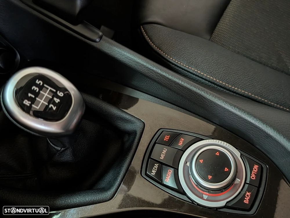 BMW X1 sDrive16d Sport Line - 29