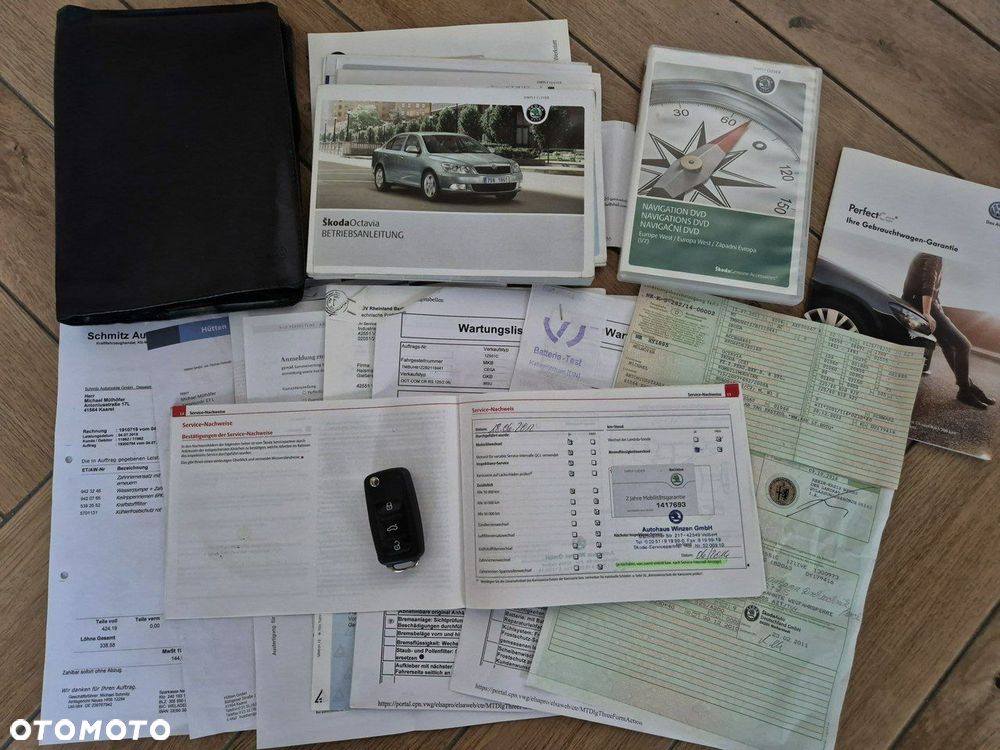 Skoda Octavia Combi 2.0 TDI CR DPF DSG RS - 37