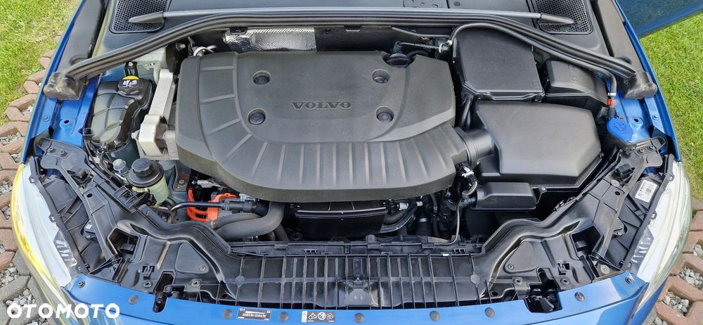 Volvo V60 D6 AWD Plug-in Hybrid Momentum - 12
