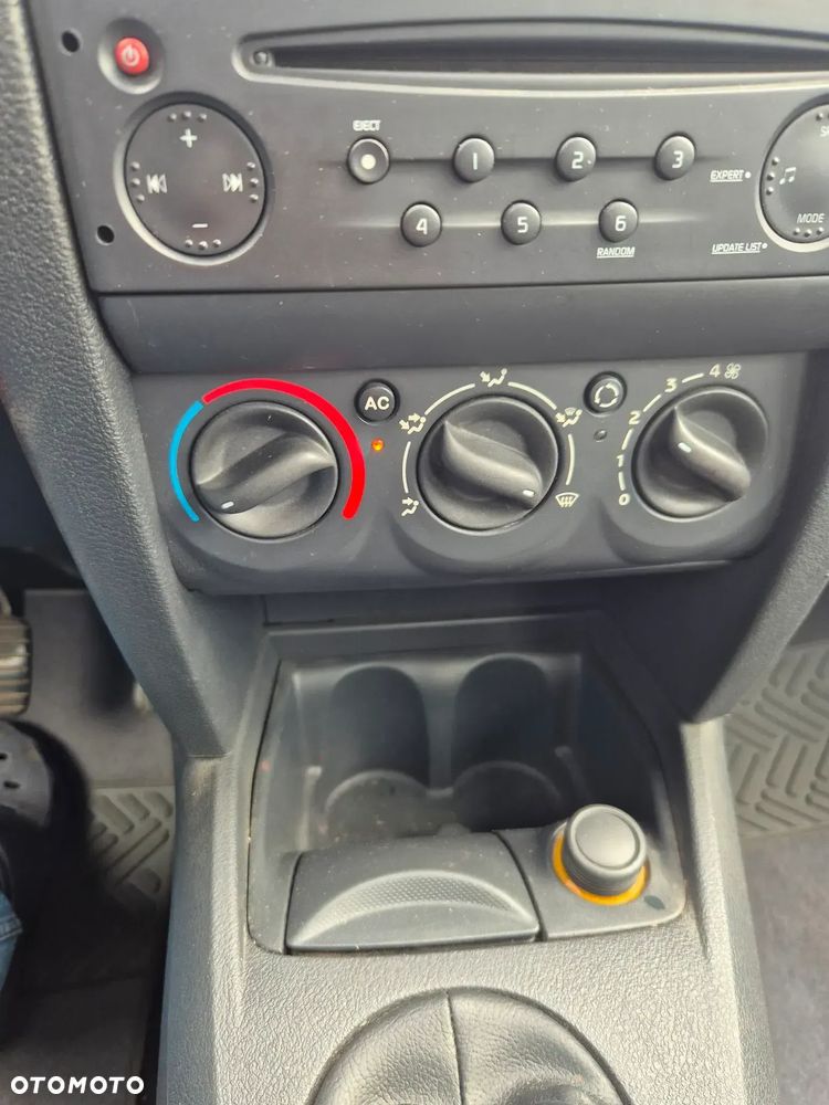 Renault Clio 1.2 16V Authentique - 13