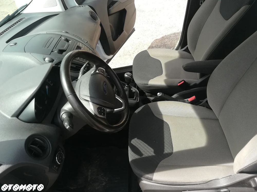 Ford Tourneo Courier - 11