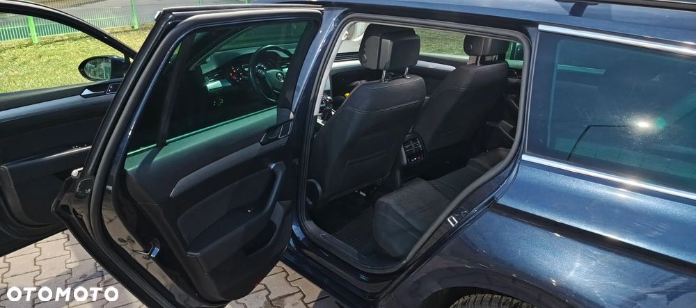 Volkswagen Passat - 13