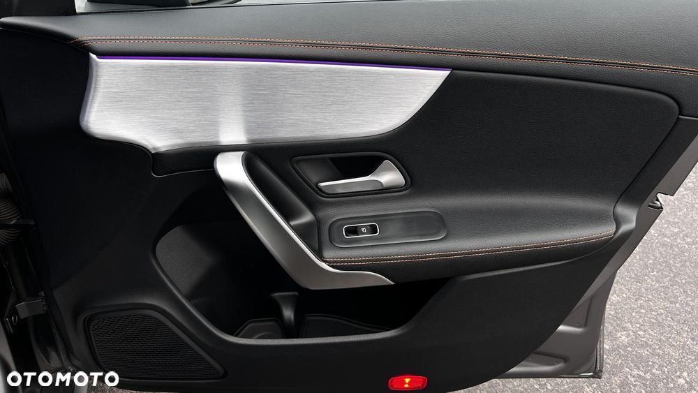 Mercedes-Benz CLA 220 4-Matic Edition 1 7G-DCT - 22