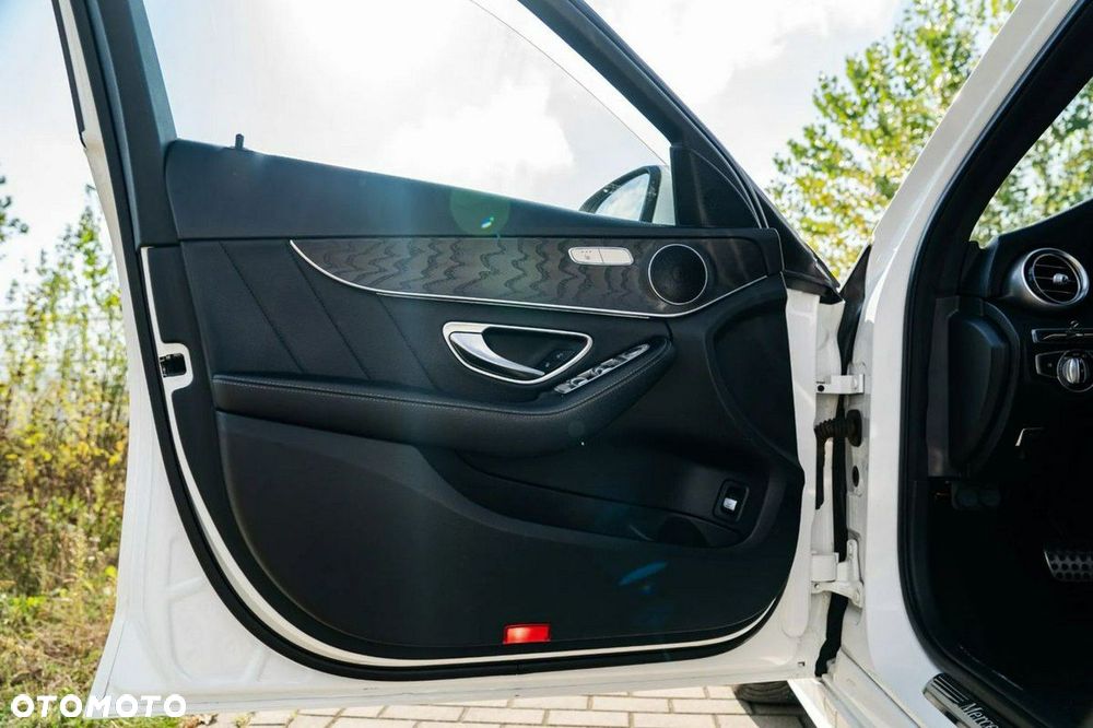 Mercedes-Benz Klasa C 200 4-Matic 7G-TRONIC - 28