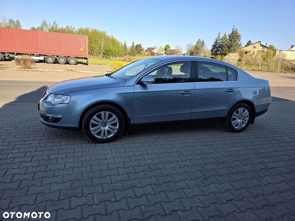 Volkswagen Passat 2.0 TDI DPF Highline - 25