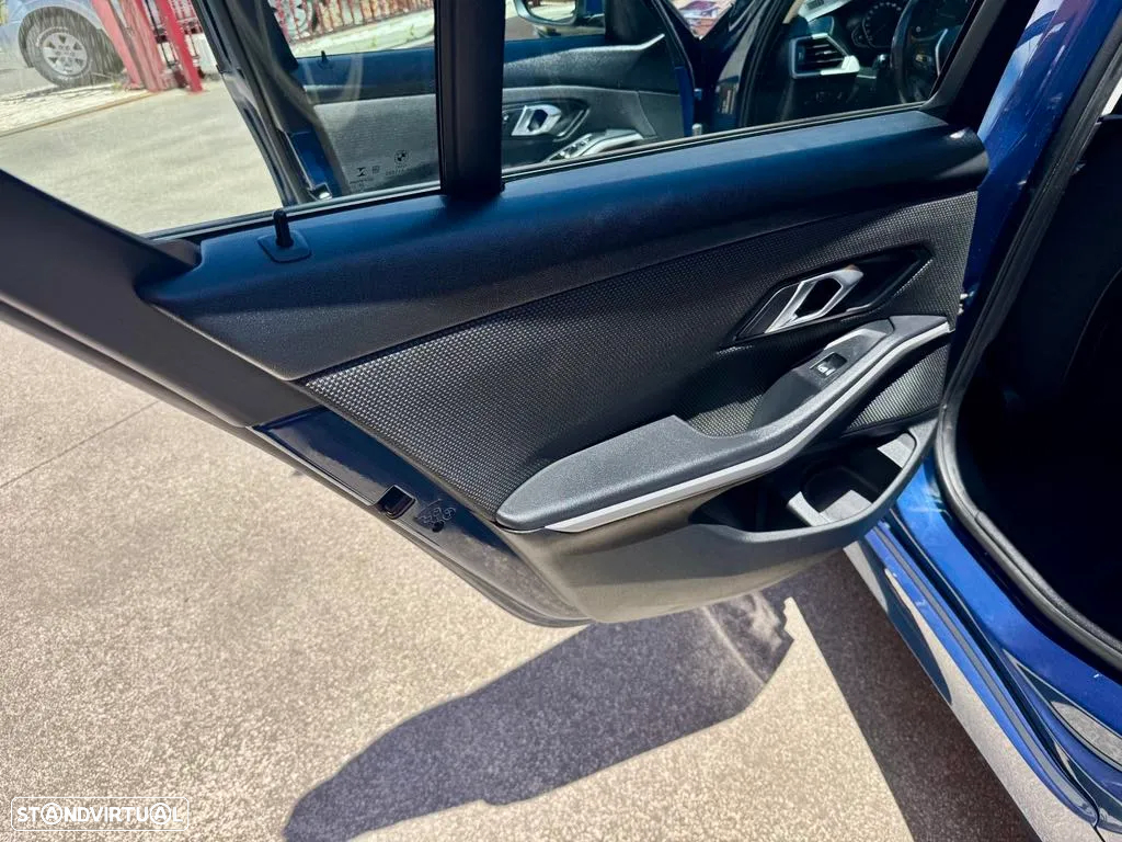 BMW 320 d Auto - 12