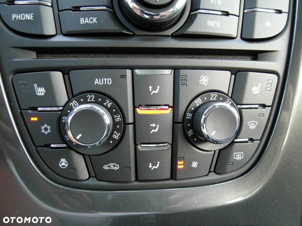 Opel Astra 1.4 Turbo Innovation - 25