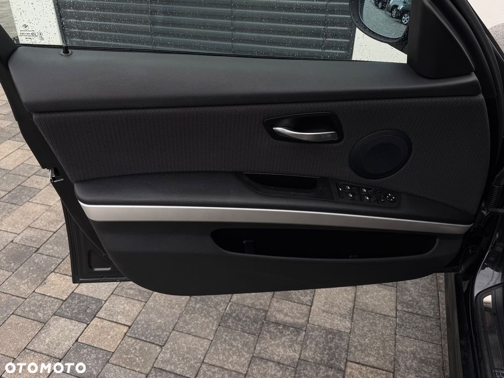 BMW Seria 3 318d Touring - 16