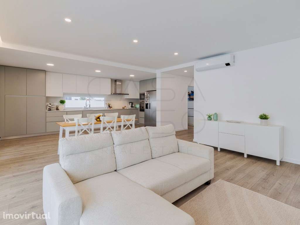 Moradia com 4 quartos, 3 WC's, piscina, parqueamento para 3 carros,... - Grande imagem: 4/36