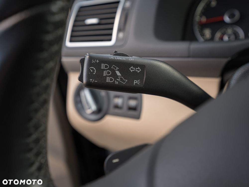 Volkswagen Touran 2.0 TDI DPF BlueMotion Technology DSG Life - 34