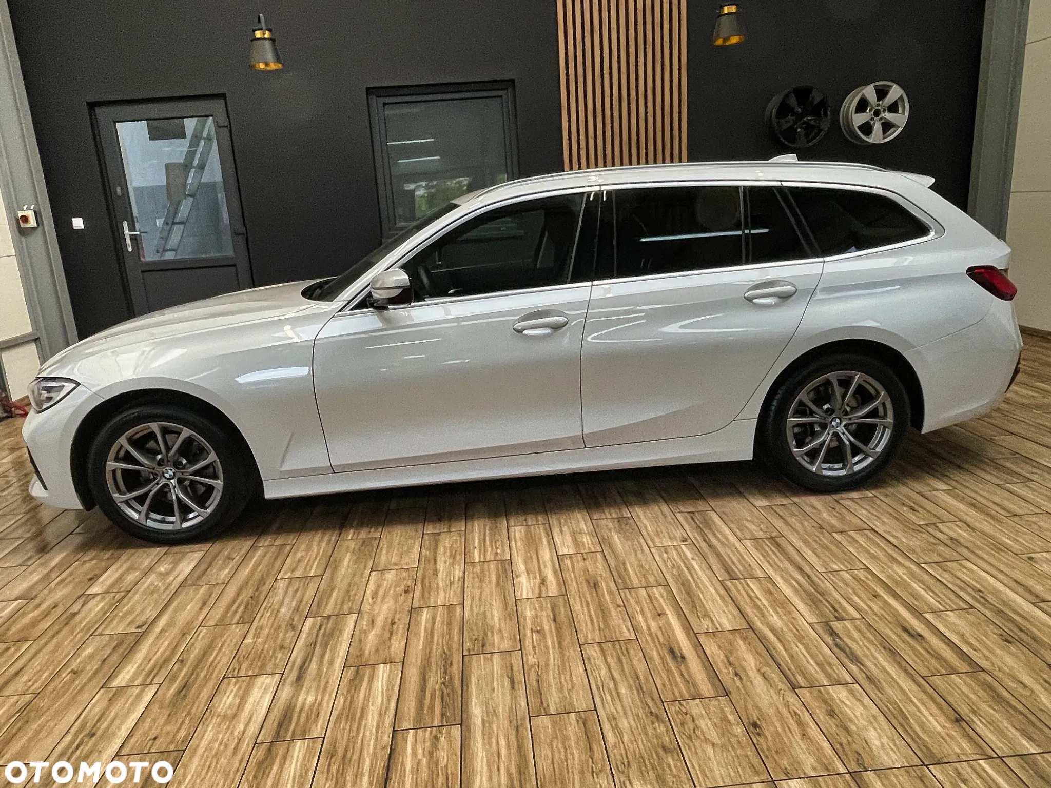 BMW Seria 3 320d Touring - 10