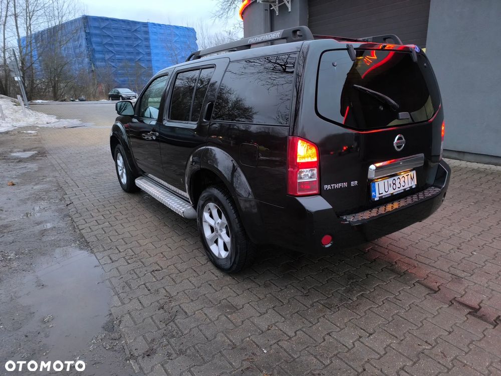 Nissan Pathfinder 2.5 D LE - 7