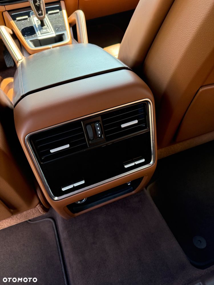 Porsche Cayenne - 24