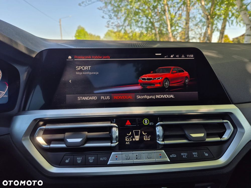 BMW Seria 3 330i xDrive Sport Line - 24