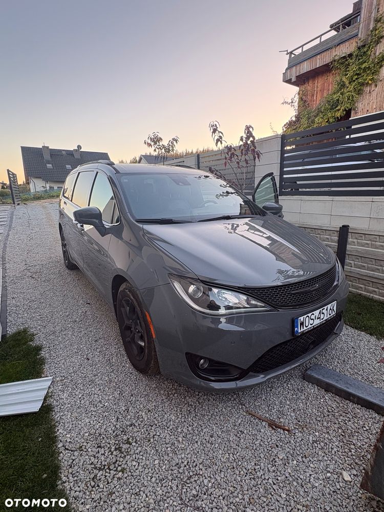 Chrysler Pacifica - 3