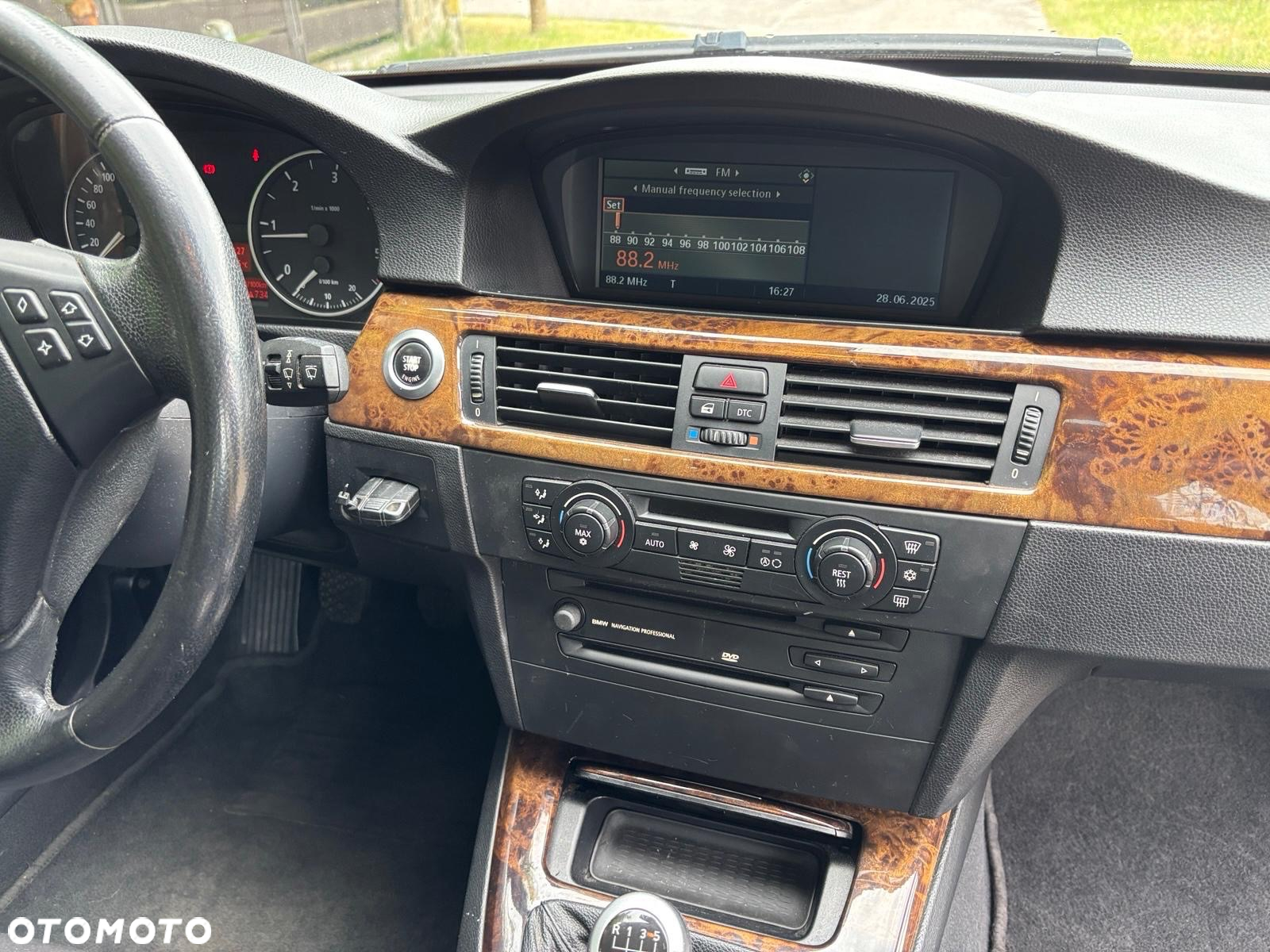 BMW Seria 3 320d DPF Touring - 17