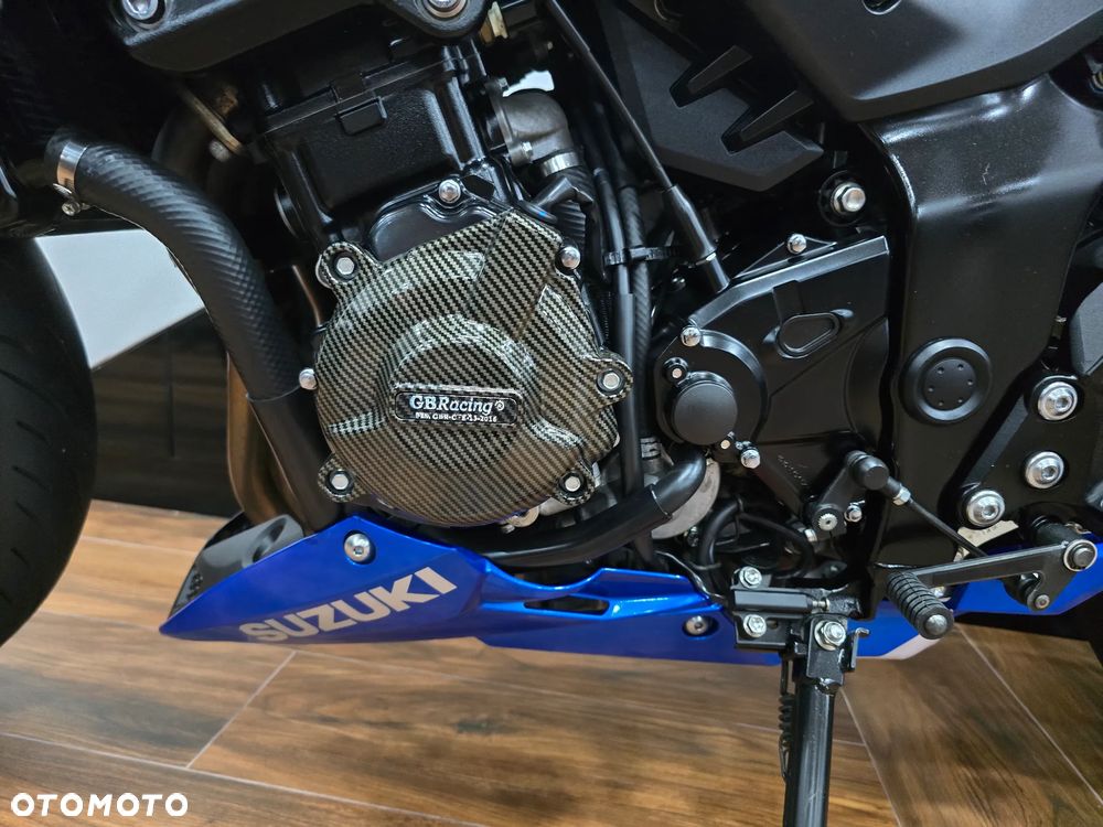 Suzuki GSX - 16
