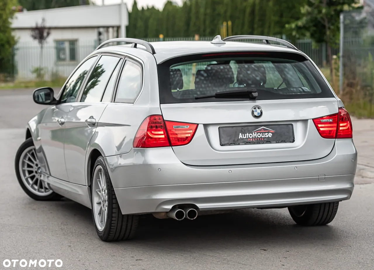 BMW Seria 3 325i xDrive Touring - 8