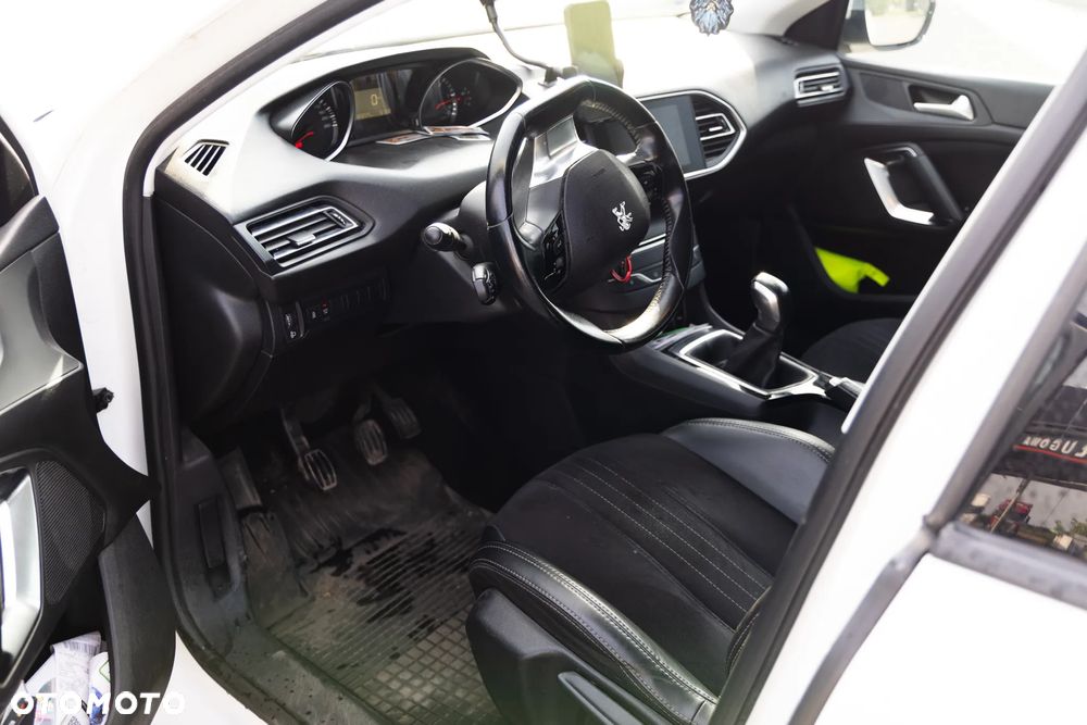 Peugeot 308 1.6 BlueHDi Style S&S - 5