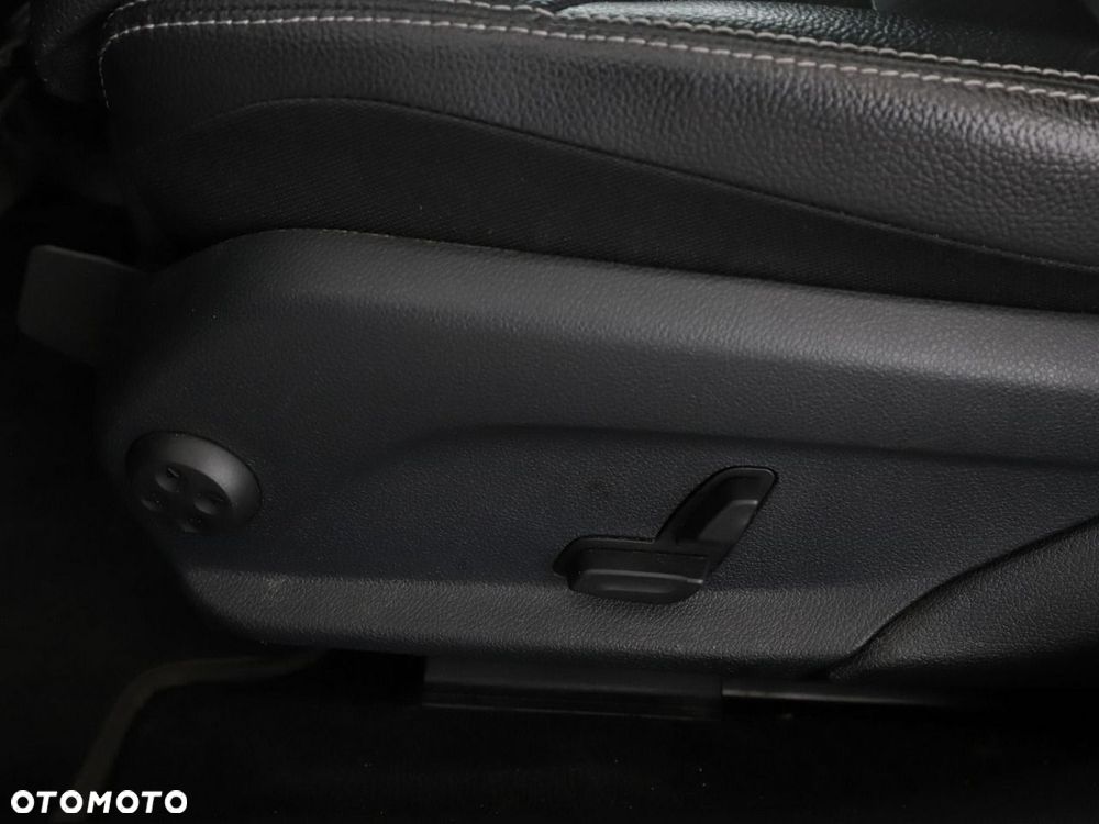 Mercedes-Benz Klasa C 300 9G-TRONIC Avantgarde - 39