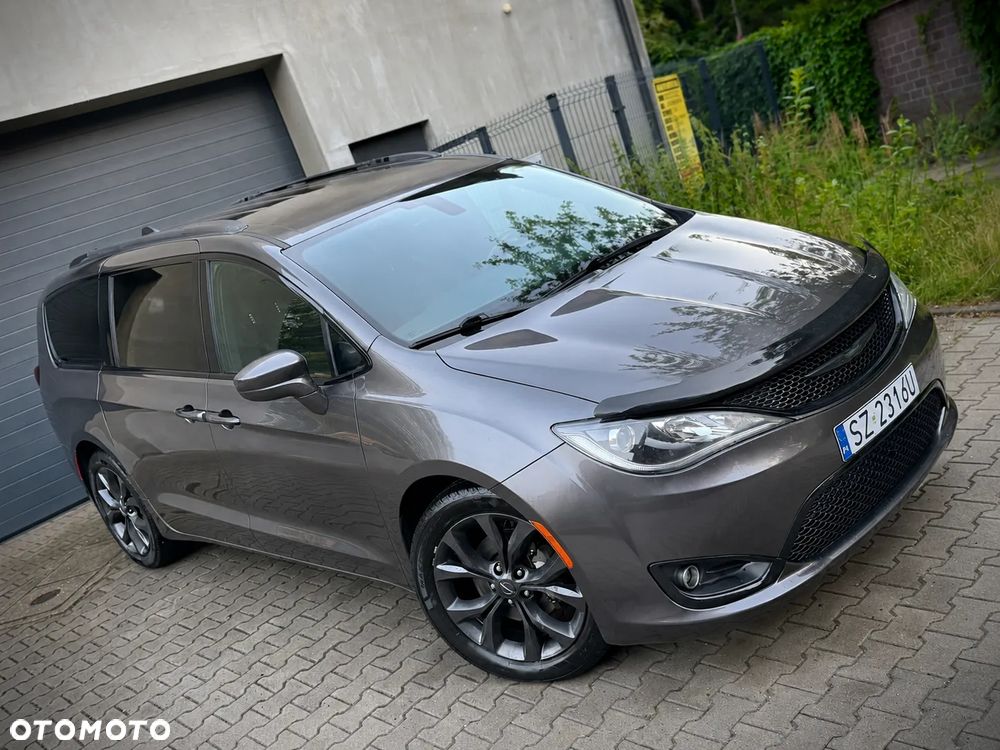 Chrysler Pacifica - 3