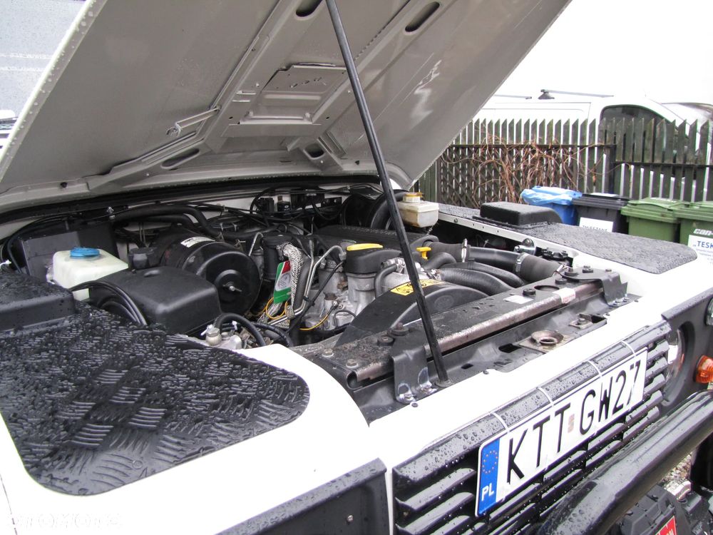 Land Rover Defender - 23