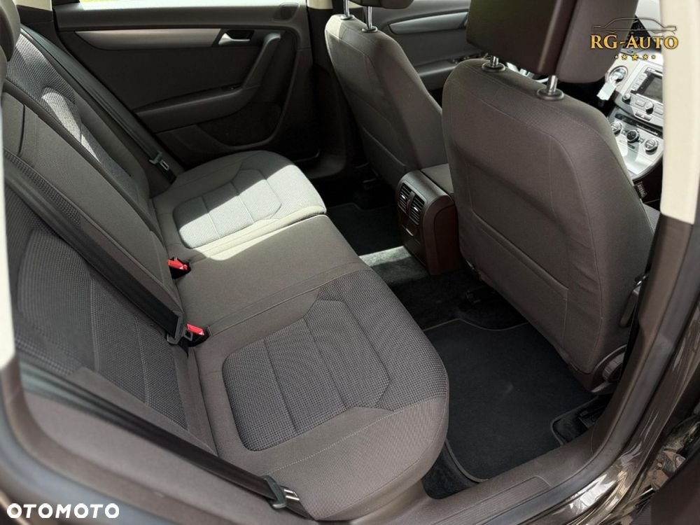 Volkswagen Passat - 31