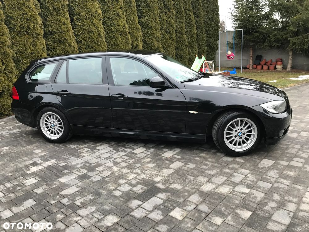 BMW 3 Series 2009 photo 2