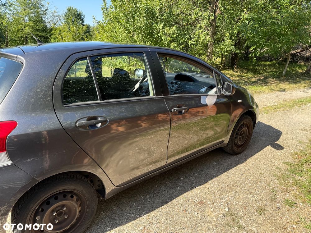Toyota Yaris 1.0 VVT-i - 10