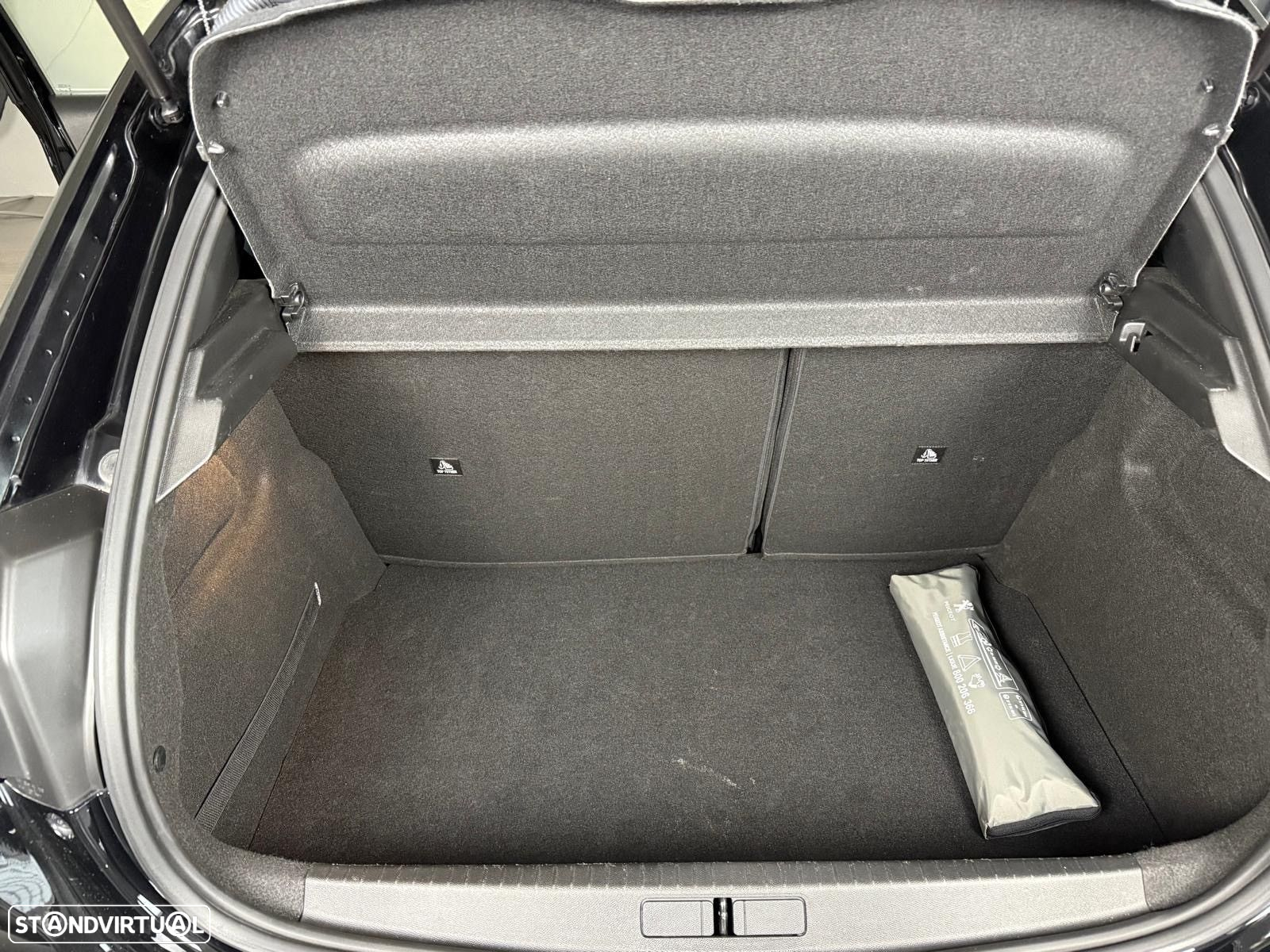 Peugeot 208 1.2 PureTech Active Pack - 17