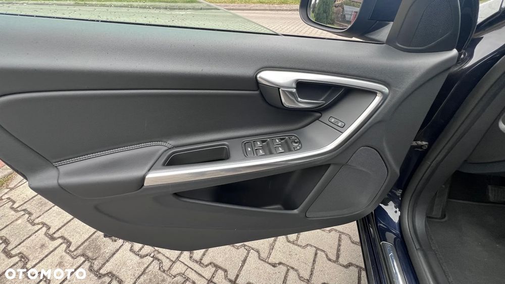 Volvo V60 D2 Momentum - 27