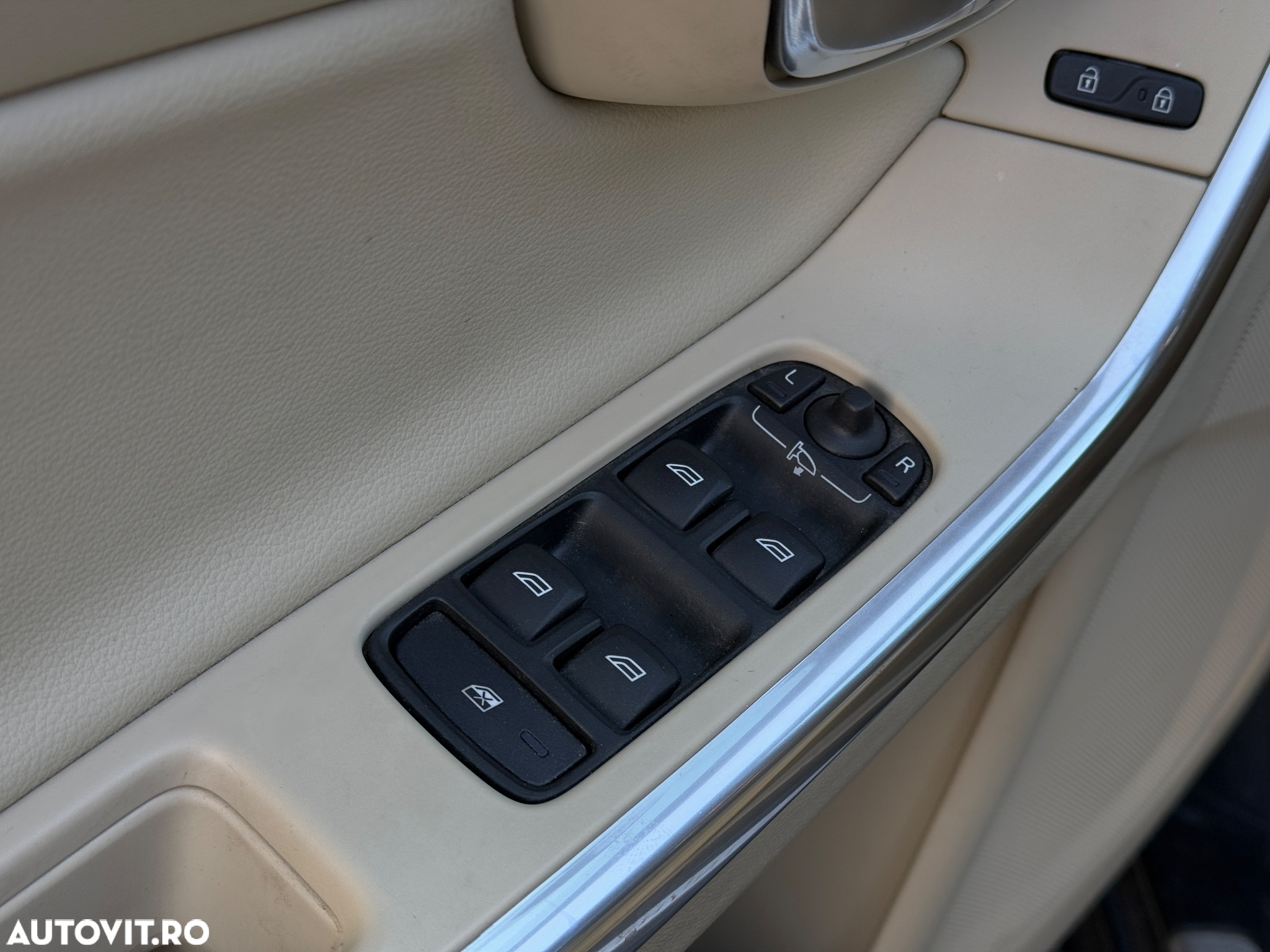 Volvo V60 D6 Plug-In-Hybrid AWD Geartronic Summum - 12