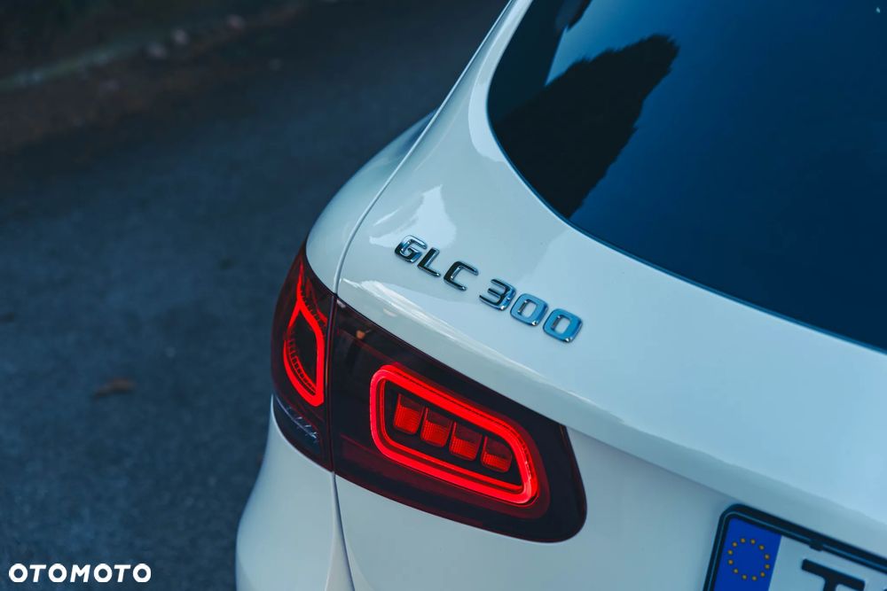 Mercedes-Benz GLC 300 4Matic 9G-TRONIC AMG Line Plus - 9