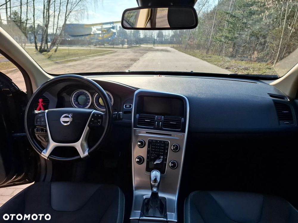 Volvo XC 60 3.2 AWD RDesign - 8