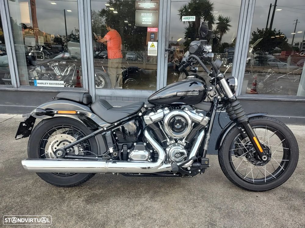 Harley-Davidson Softail Street Bob 117 - 2