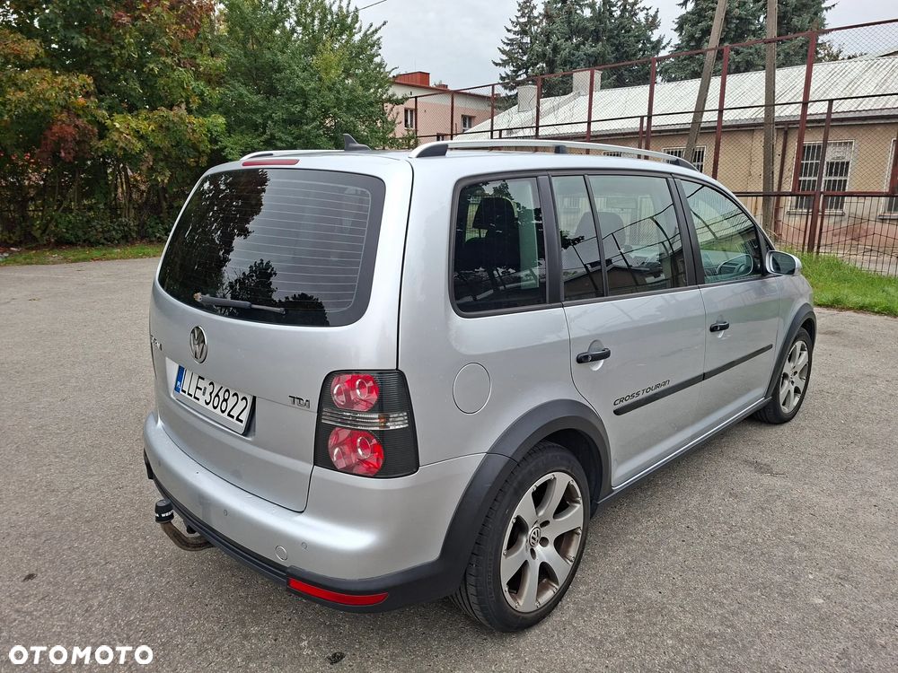 Volkswagen Touran - 6
