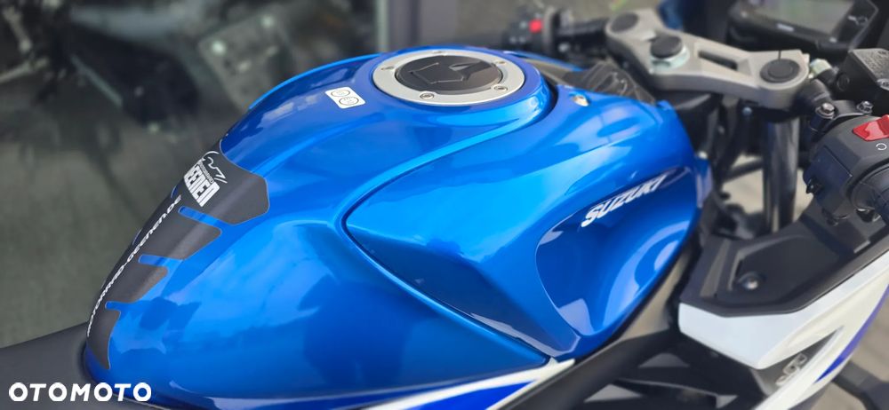 Suzuki GSX-R - 17