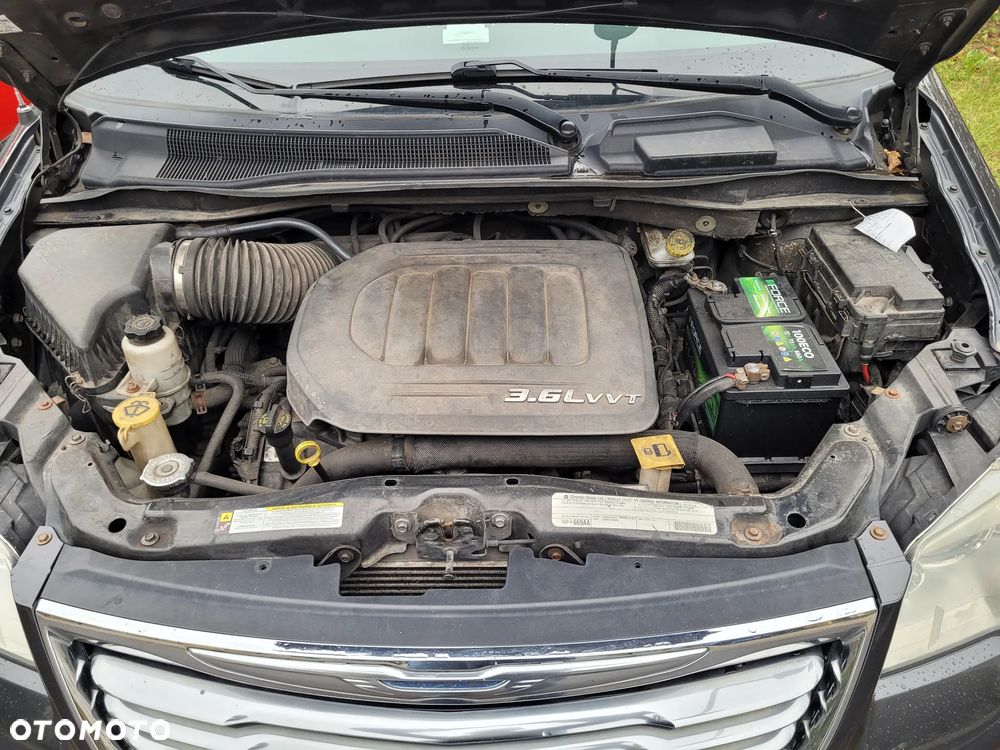 Chrysler Town & Country 3.6 Limited - 15